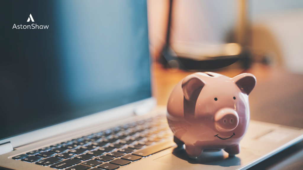 picture-of-a-laptop-screen-with-a-pink-piggy-bank